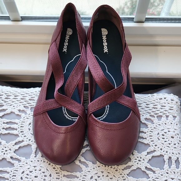 Women's Maroon Flats - Picture 1 of 4
